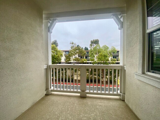 Building Photo - Modern Coastal Living – 2-Bed, 2.5-Bath Ho...