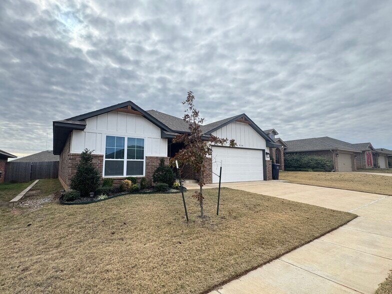 Building Photo - 9104 SW 47th St