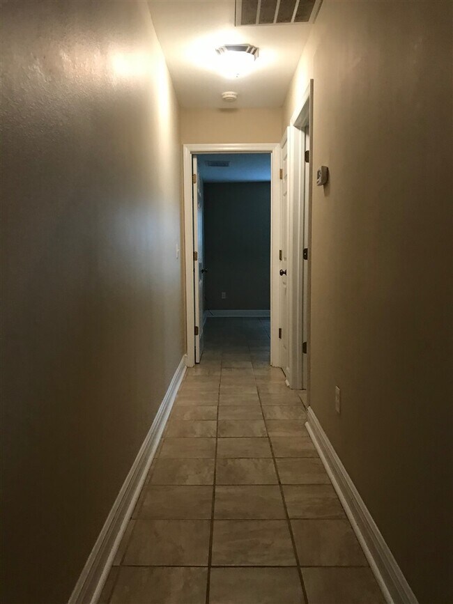 Building Photo - 2222 Cedarbrook Ct