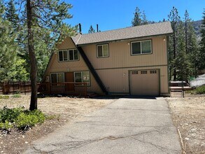 Building Photo - Christmas Valley Chalet with Garage - acro...