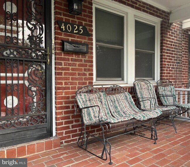 Building Photo - 4025 Clay Pl NE