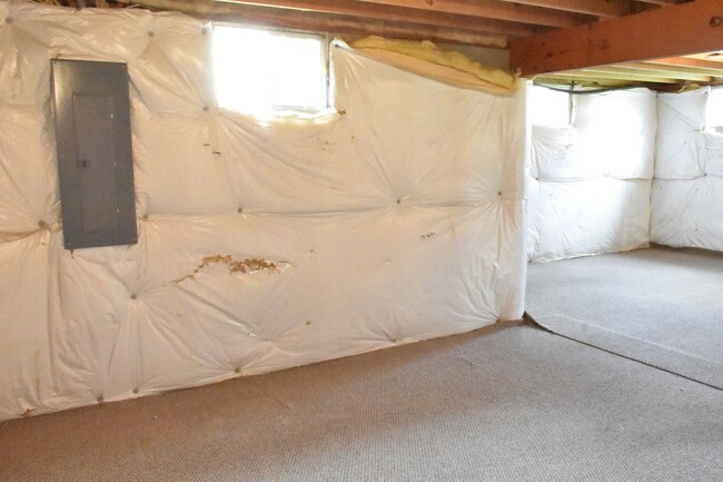 Building Photo - Bright & Spacious Home in Fredericksburg!