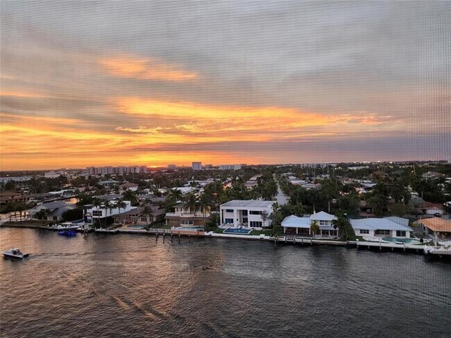 Building Photo - 299 N Riverside Dr