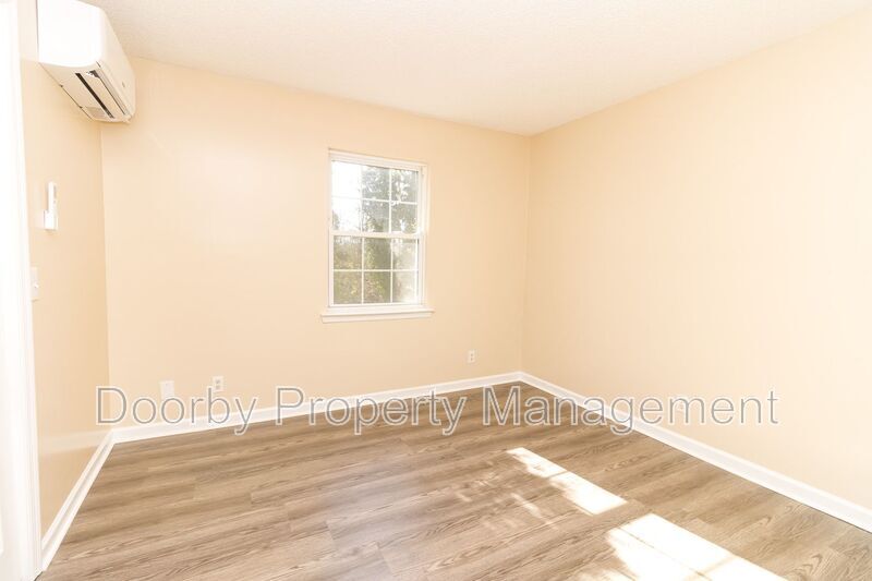 Building Photo - 2425 Ashmore Ave