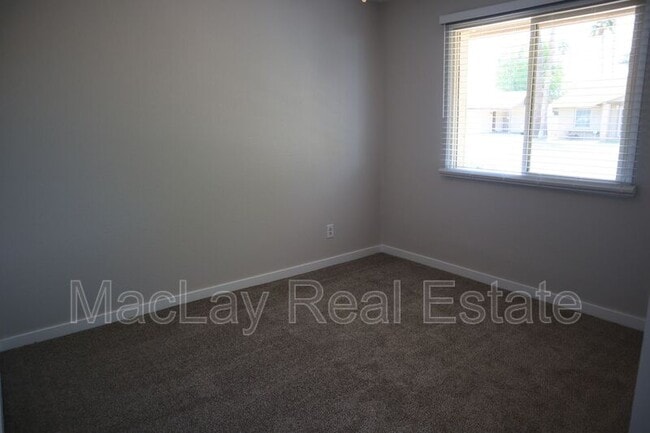 Building Photo - 5415 S Hazelton Ln