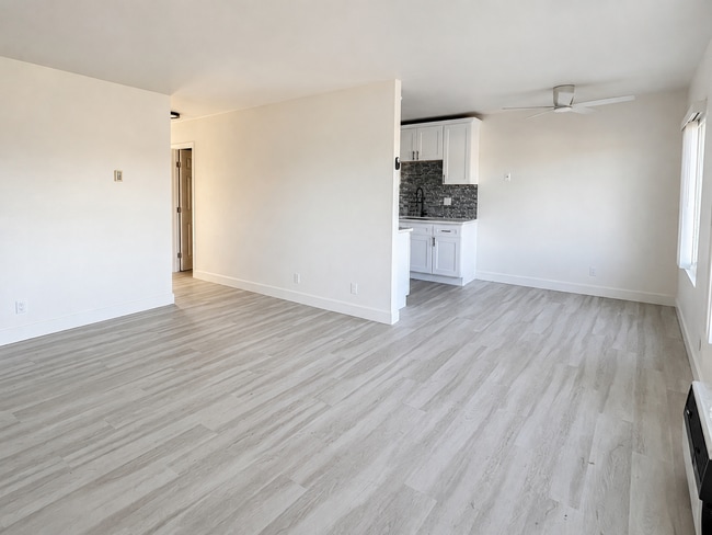 Interior Photo - Village Green 92