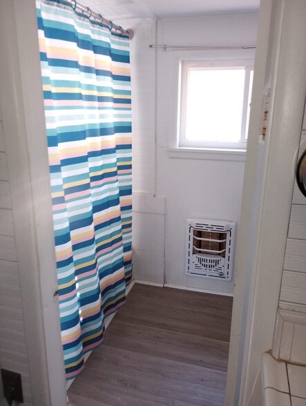 Building Photo - 805 N Leverett Ave