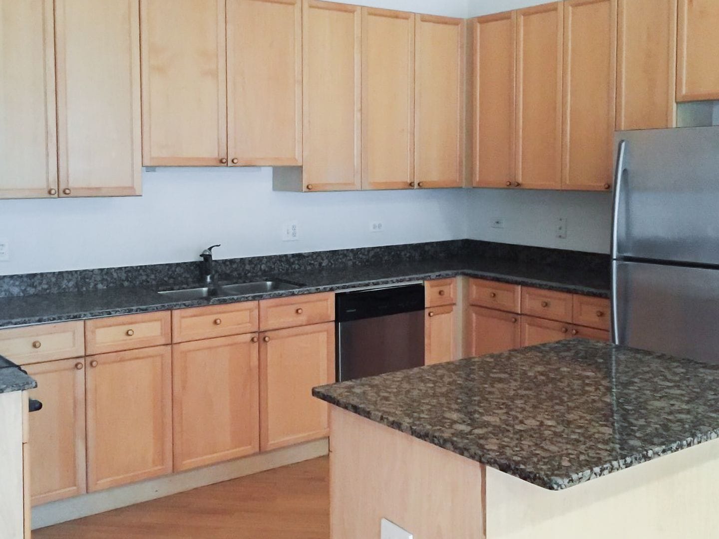 Building Photo - 2529 N Southport Ave