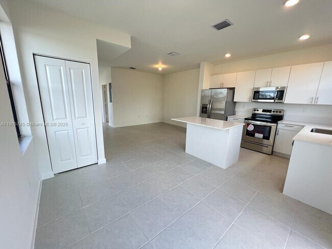 Building Photo - 28610 SW 133rd Ct