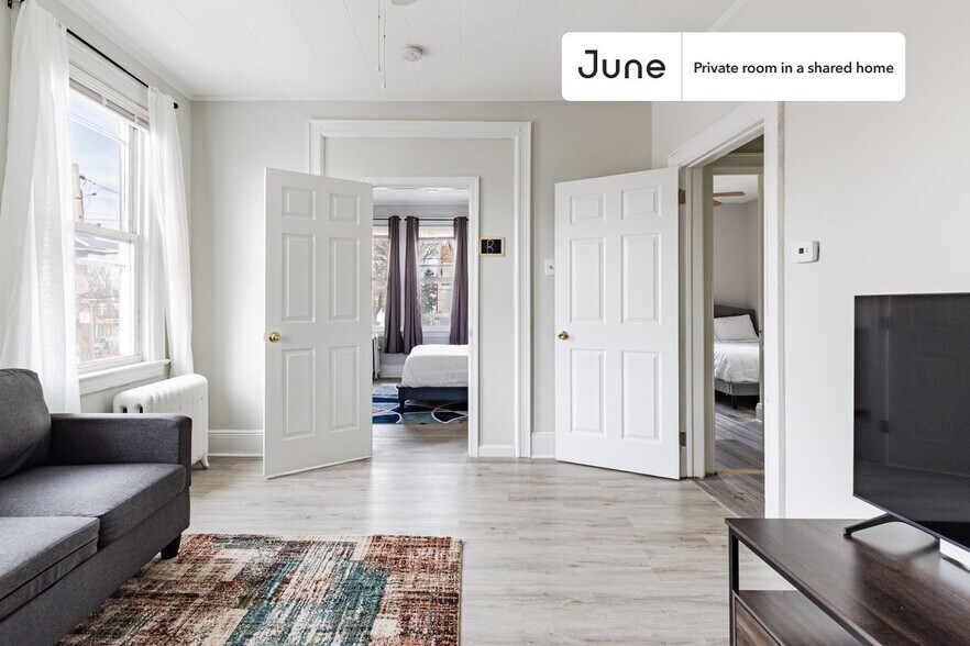 Building Photo - Room in Shared 3 bed/1 bath home