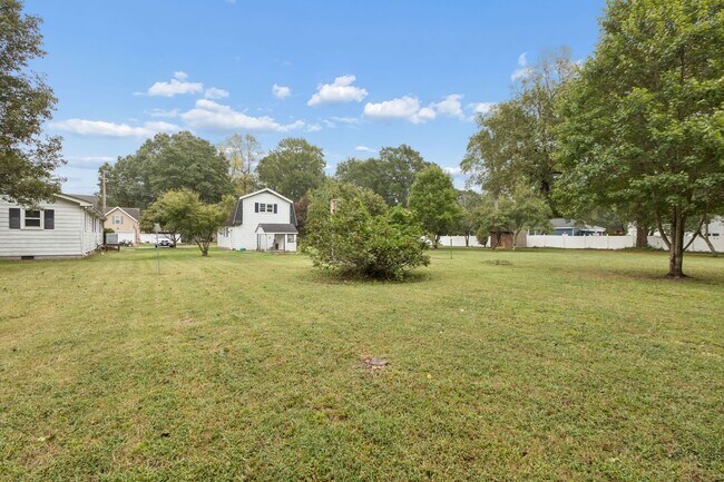 Building Photo - 3605 Weiss Ln