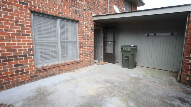 Building Photo - Great 2 Bed 1 Bath Home in Dalton Ga