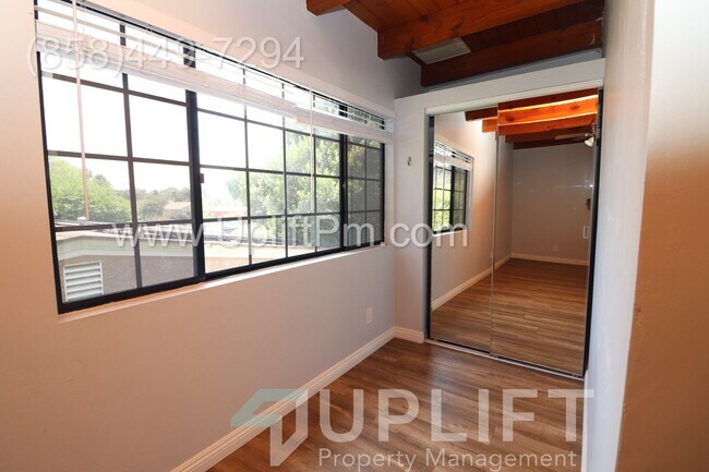 Building Photo - Casita Way (4025)
