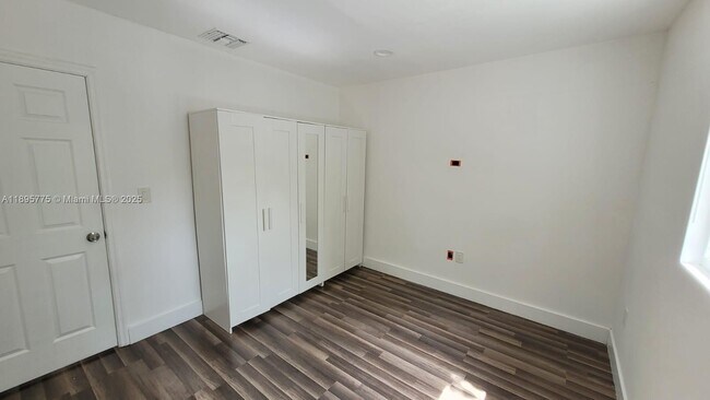 Building Photo - 228 NW 35th St