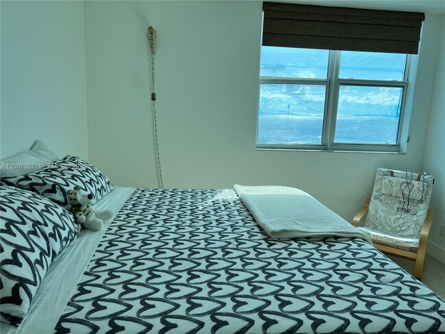 Building Photo - 2475 Brickell Ave