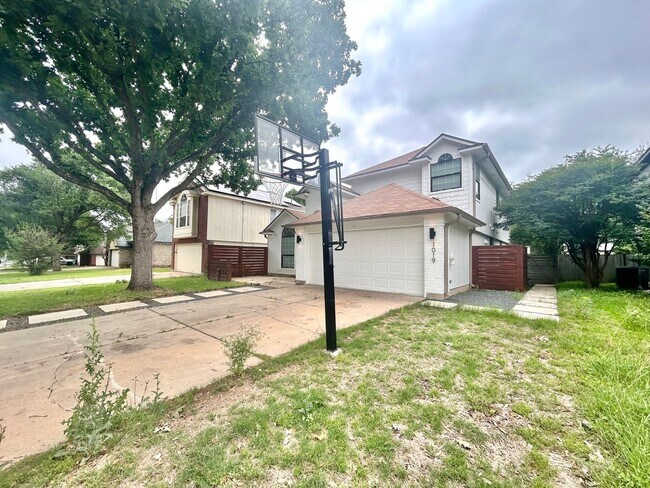 Building Photo - Beautiful 3/BR 2.5/BA Home with Modern Fin...