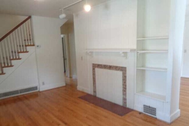 Building Photo - 614 Progress St NE