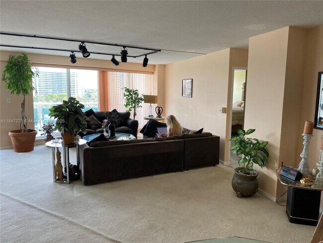 Building Photo - 3430 Galt Ocean Dr