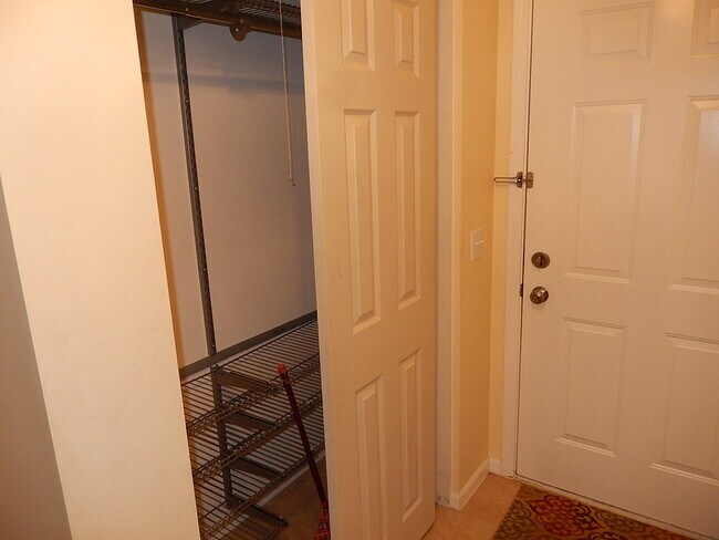 Building Photo - 375 Woodridge Cir