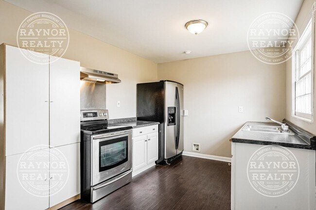 Building Photo - Charming One Story Home in Prime Location