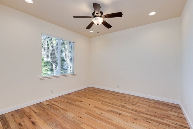 Building Photo - Lovely light and bright 3 bedroom 2.5 bathroom home Doe MIll Neighborhood, Cul-de-Sac Location