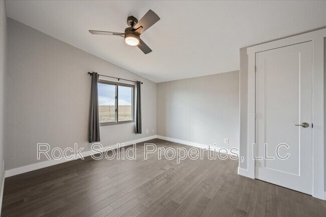 Building Photo - 753 Latigo Loop