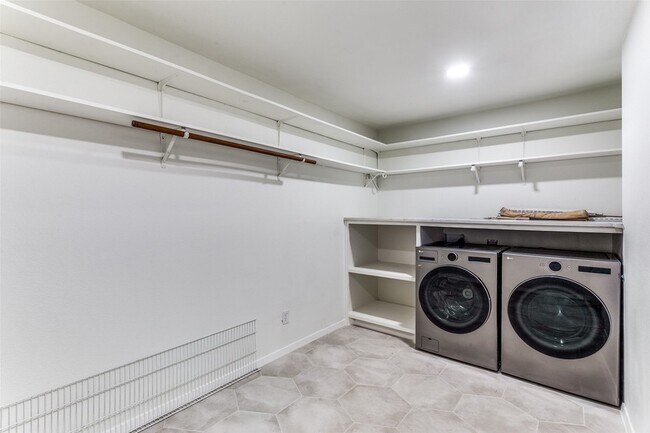 Building Photo - 4601 Pershing Ave