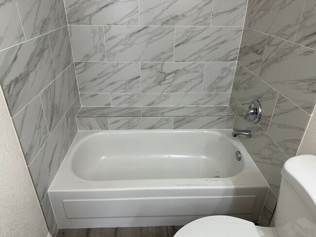 Building Photo - SW!! 2 Bedroom Condo!! 1st Floor!! Newly r...