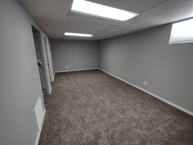 Building Photo - ALL PROSPECTIVE TENANTS MUST SUBMIT A $58 ...