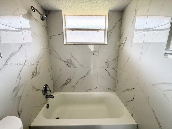 Building Photo - 1350 NE 119th St