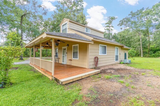 Building Photo - 14519 Oakleaf Dr