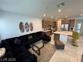 Building Photo - Modern Furnished Optional 3 Bedroom Townhome in Prime Southern Highlands Location
