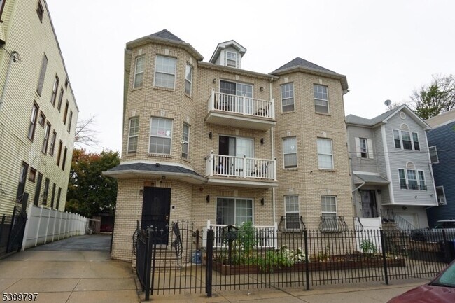 Building Photo - 492 Irvine Turner Blvd