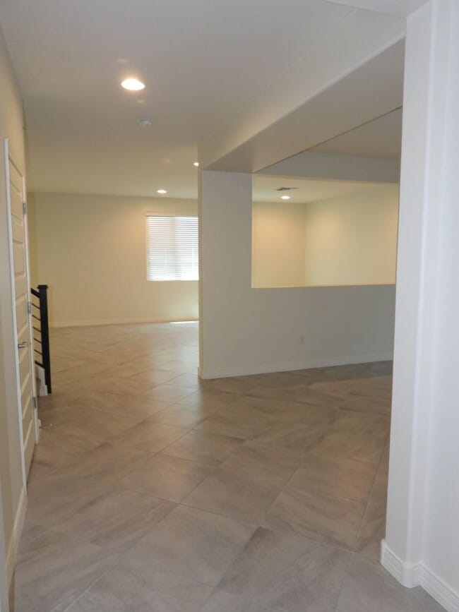 Building Photo - 4 Bedroom 2.5 Bathroom