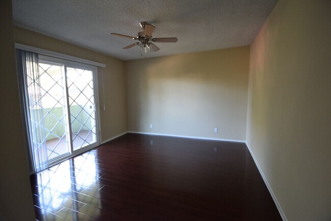 Building Photo - 24347 Newhall Ave