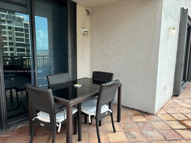 Building Photo - 540 Brickell Key Dr