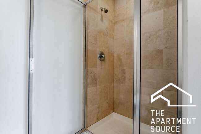 Building Photo - Stunning 2BR/2BA Rehab - Close to Blue Line 90/94!