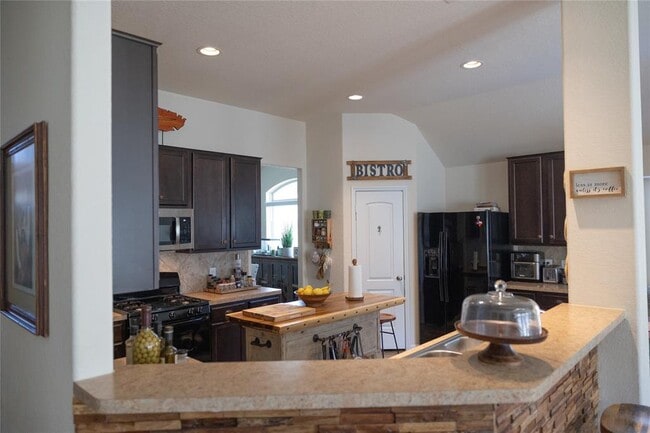 Building Photo - 14550 Myers Dr