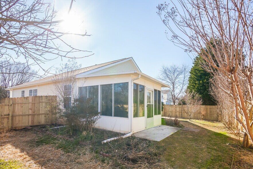 Building Photo - 3037 Champion Ln SW