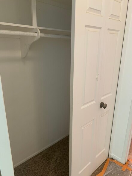 His and hers closets - 5246 Calderon Rd