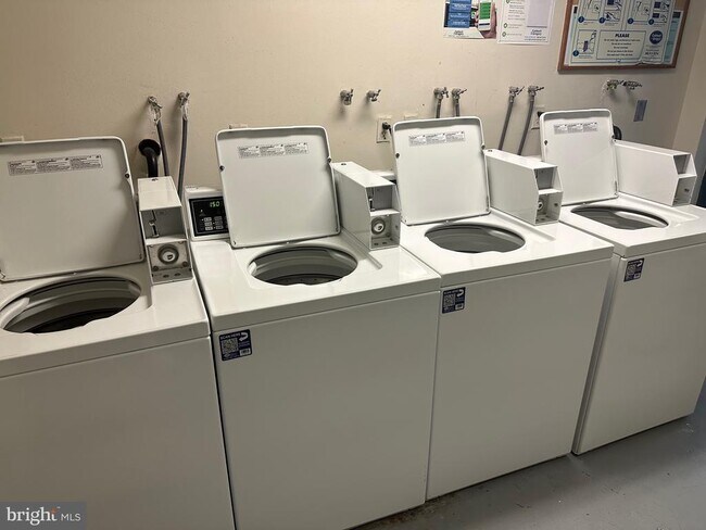 Building Photo - 5911 Prince James Dr