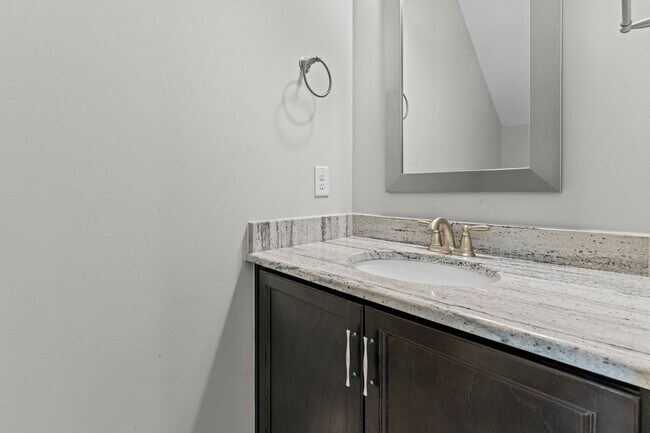 Building Photo - Gorgeous Townhome in N. Raleigh, Top Amenities & Finishes, Community Pool, Pet Friendly!