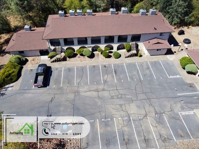 Interior Photo - 300 Boulder Creek Dr, Redding, CA 96003