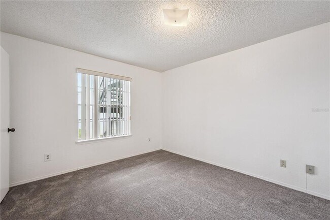 Building Photo - 2550 N Alafaya Trail