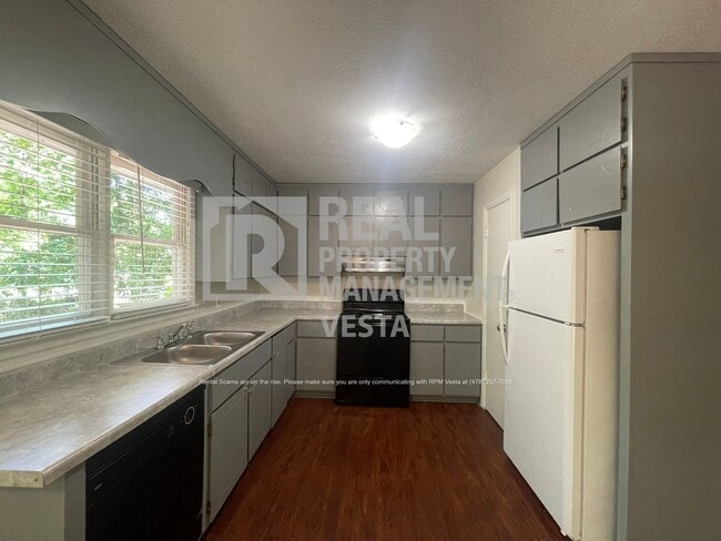 Building Photo - 1427 Royalwyn Dr
