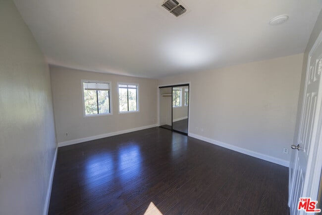 Building Photo - 728 Montecito Dr