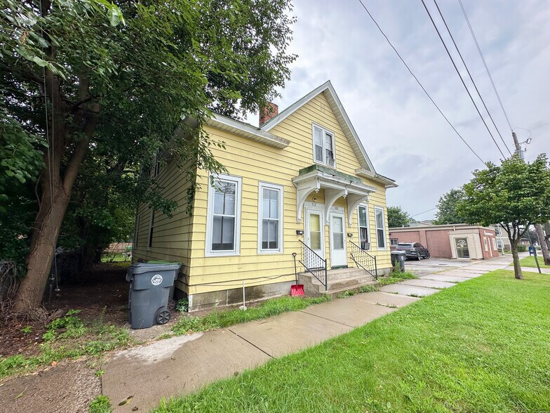Building Photo - 512 Division St