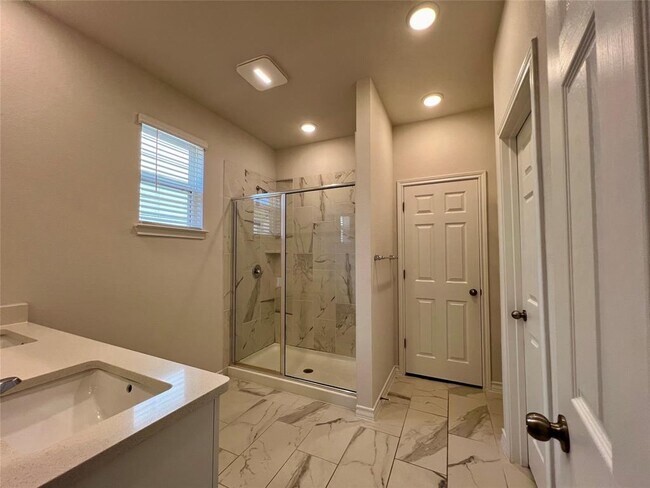 Building Photo - 2907 Salvidar Bend