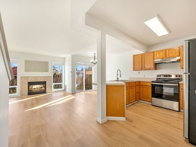 Building Photo - 1536 S Main Ave