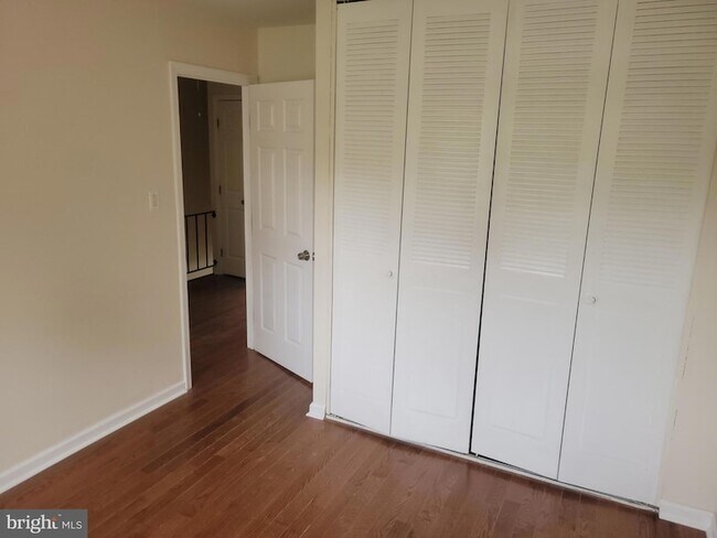 Building Photo - 532 Millshire Dr